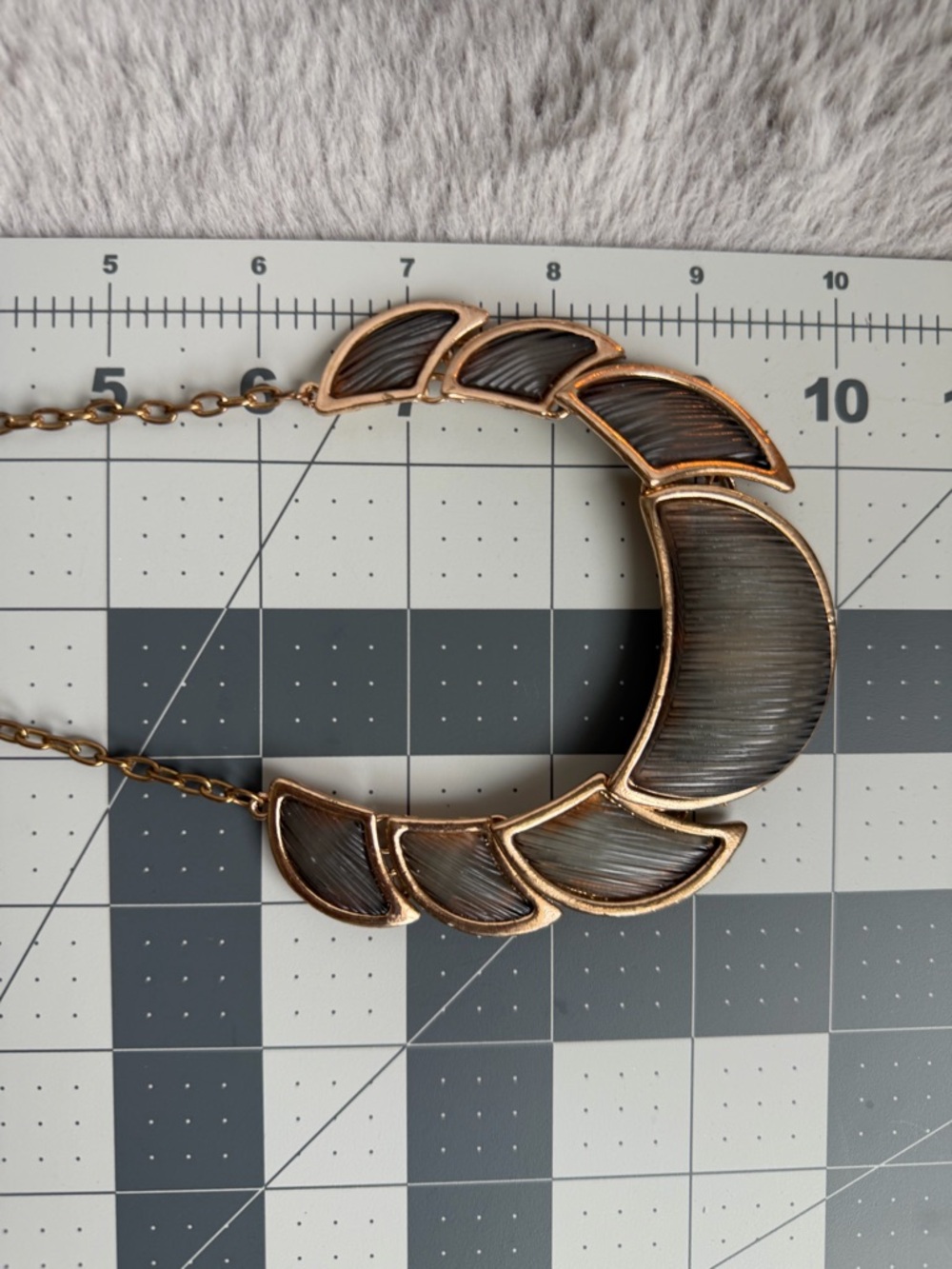 Retro Black & Gold Tone Fan Shaped Statement Bib 17” + 3” Extender Necklace - Picture 7 of 14